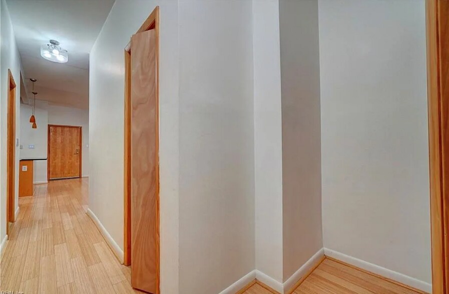 Building Photo - 520 W Olney Rd