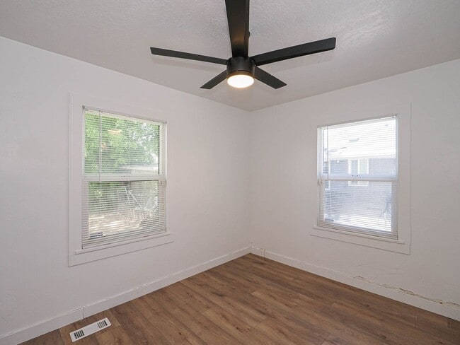 Building Photo - 3 Bed Bungalow Near BYU & UVU – Large Private Yard