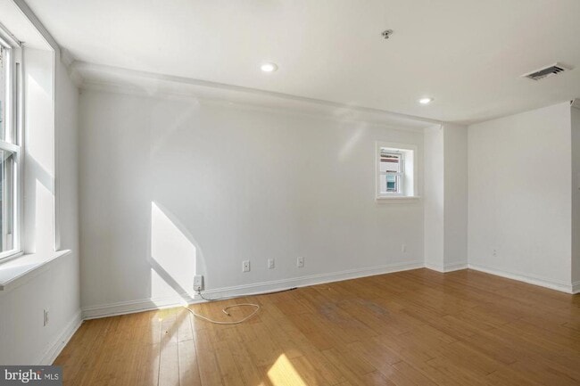 Building Photo - 2026 Ridge Ave