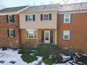 Building Photo - Charming 3 Bed 3.5 Bath Townhome