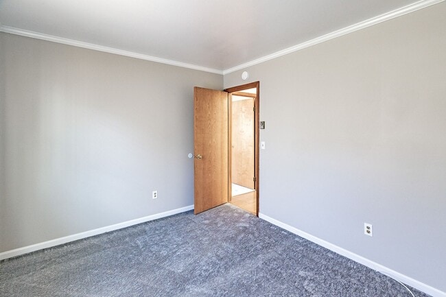 Building Photo - 3 bedroom, 2 bath home in North Wilmington