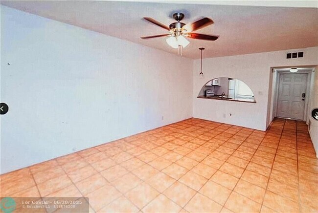 Building Photo - 3300 NE 10th Terrace