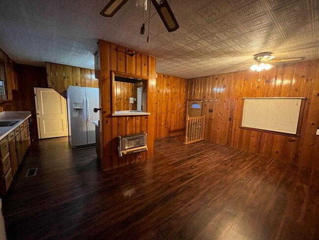 Building Photo - Nice 3 Bedroom Home Available in New Paris