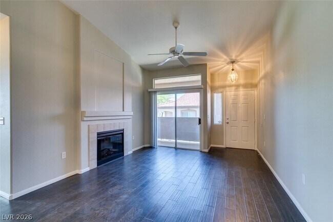 Building Photo - 2305 W Horizon Ridge Pkwy