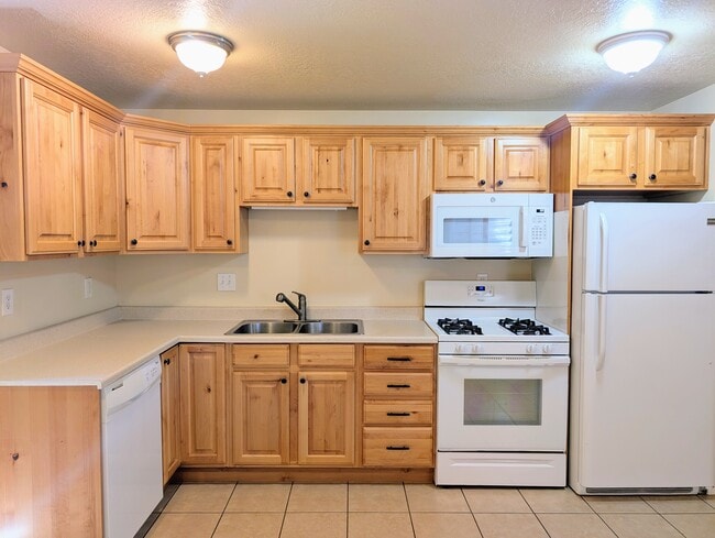 Building Photo - 3373 Canyon Meadow Dr