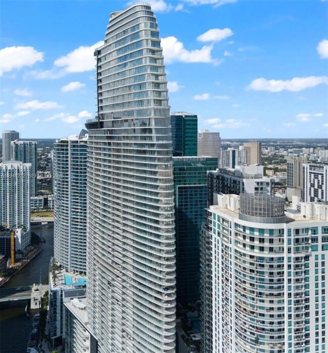 Building Photo - 300 Biscayne Blvd Way