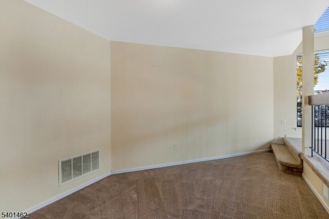 Building Photo - 117 Bluebird Dr