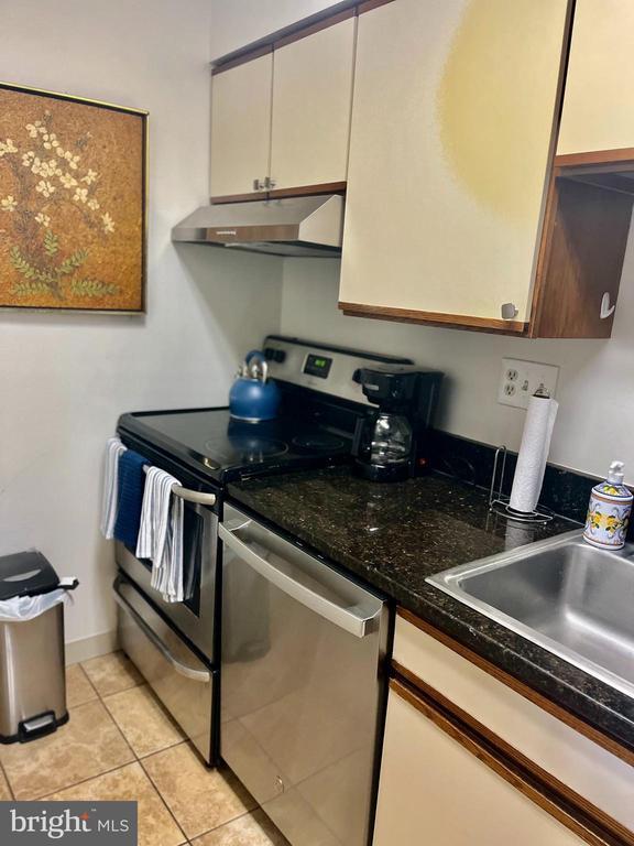 Building Photo - 1808 Old Meadow Rd