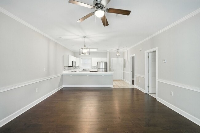 Building Photo - Move-in Ready: 2 Bedroom Condo!