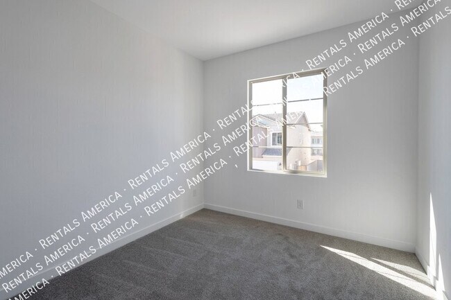 Building Photo - 4533 S Mole