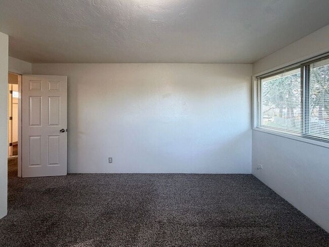 Building Photo - 25 Wedgewood Dr