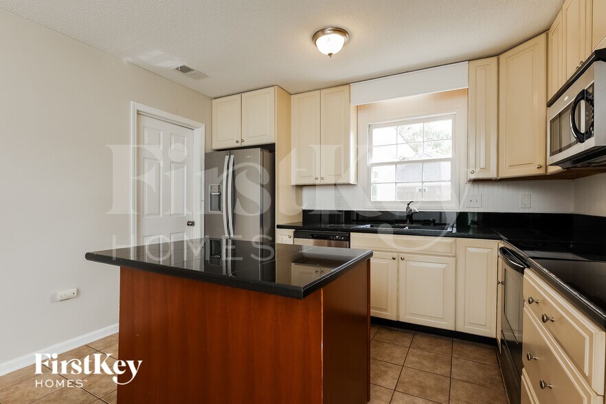 Building Photo - 303 Longstreet St