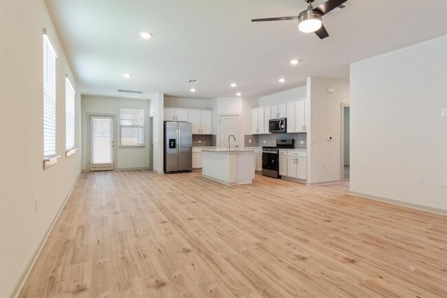 Building Photo - 13700 Lubeck Dr