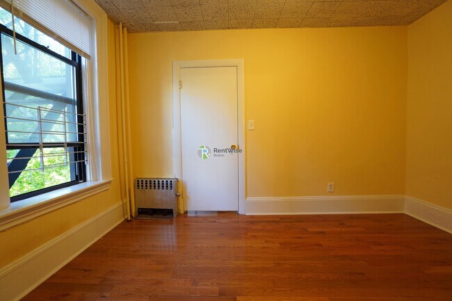 Building Photo - 1455 Beacon St