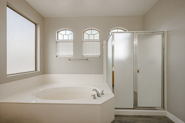 Building Photo - Location! Fully remodelled 4Bed/3Bath Home in Chandler, with pool