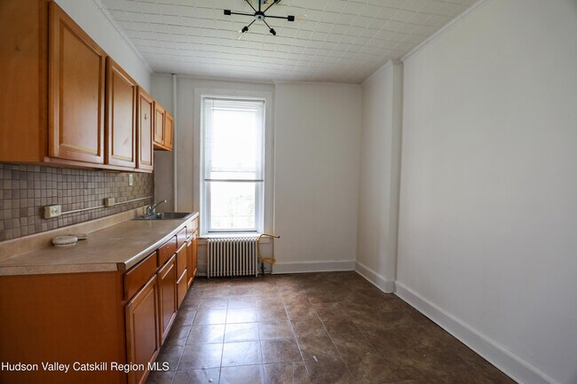 Building Photo - 141 St James St