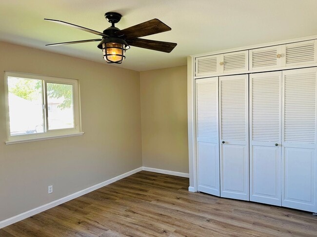 Building Photo - Charming 3 Bedroom Home