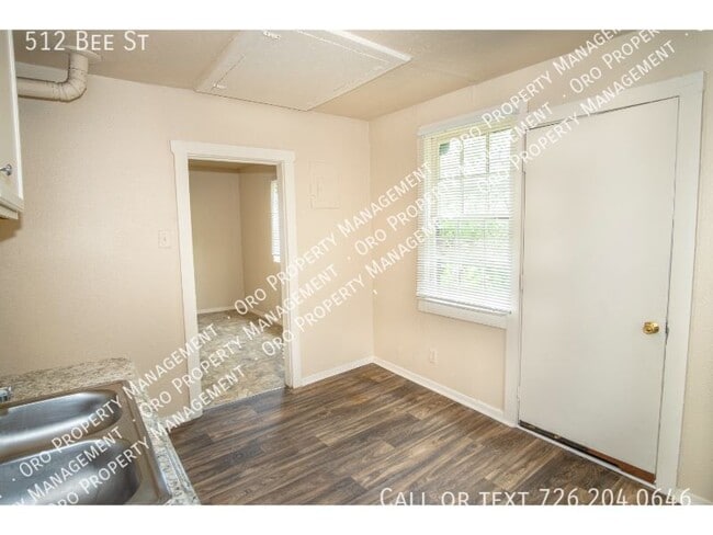 Building Photo - 512 Bee St