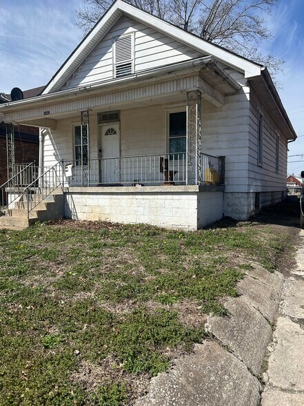 Building Photo - 2345 Iowa St