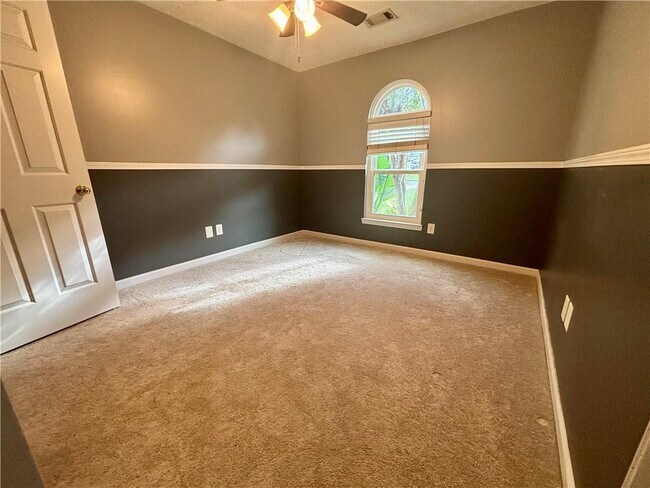 Building Photo - 523 Bluff Ct