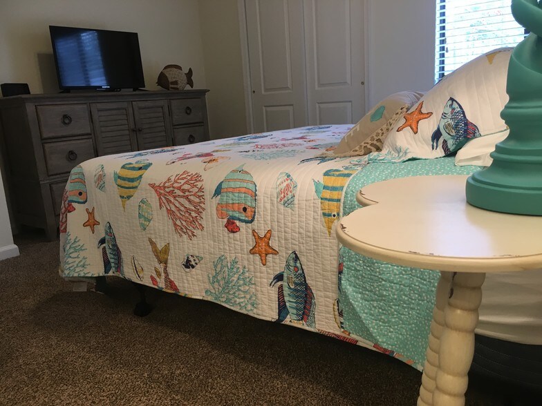 Upper level BR TV/dresser - 438 Ocean Pky