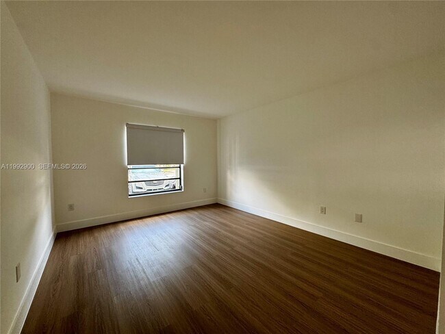 Building Photo - 5900 SW 127th Ave