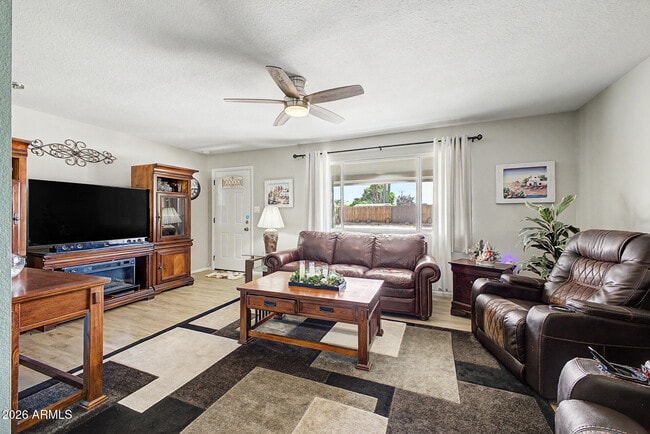 Building Photo - 410 N 56th Pl