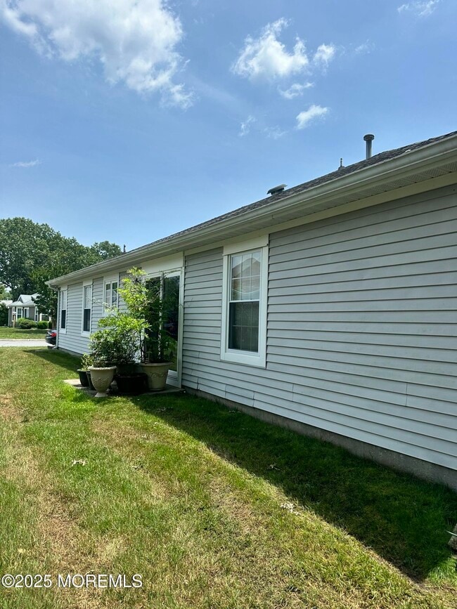 Building Photo - 19 Dogwood Dr