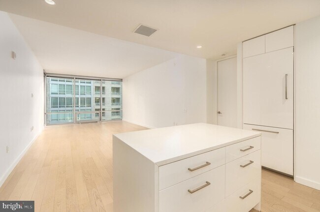 Building Photo - 1110 23rd St NW