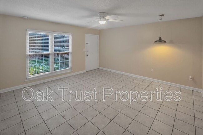 Building Photo - 874 Colony Dr