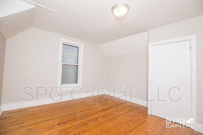 Building Photo - 427 Hood St
