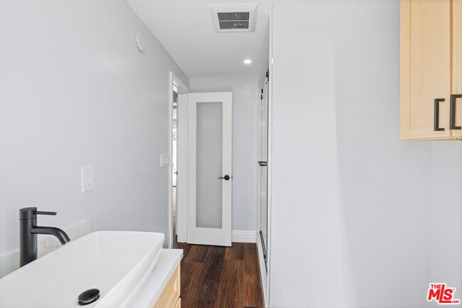 Building Photo - 4622 W 149th St