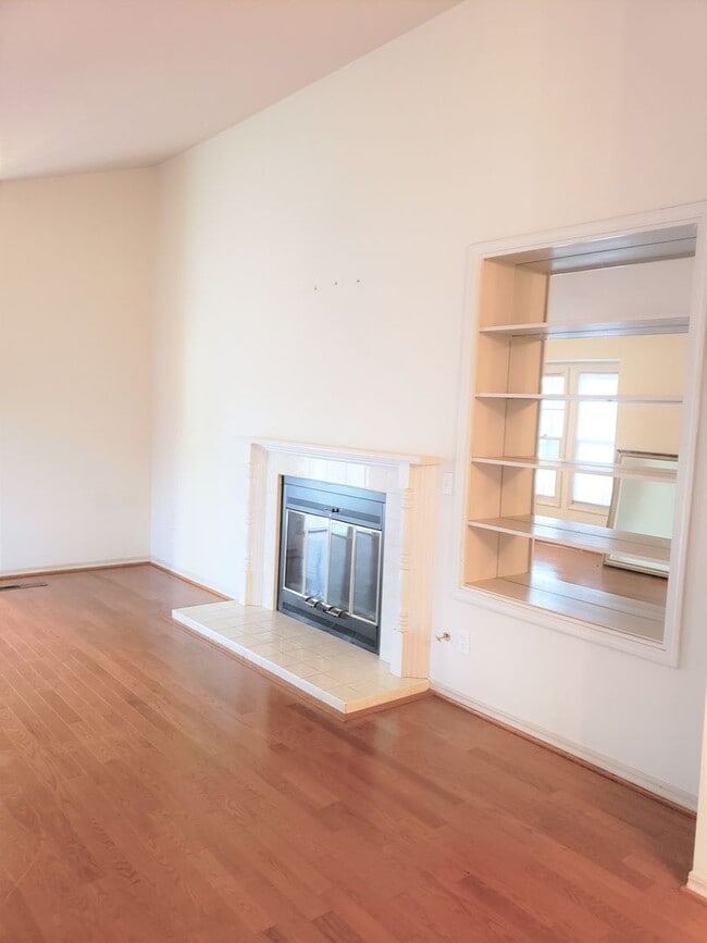 Building Photo - 4 bedroom 2 1/2 bath home in Sunset Oaks