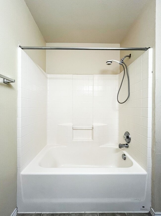 Building Photo - Available Now Beautiful 1 story, 4 bedroom, 2 bath, 2 car garage home with fire place, garage doo...