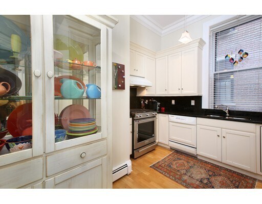 Building Photo - 1A Joy St