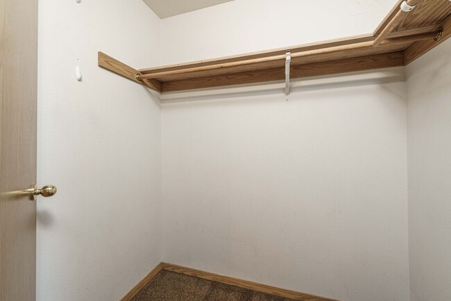 Building Photo - Comfortable 3-Bedroom Townhouse with A/C, ...