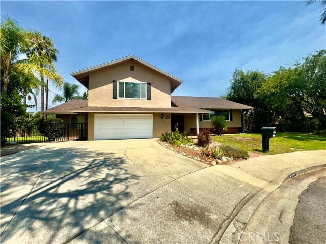Building Photo - 2319 La Sierra Way