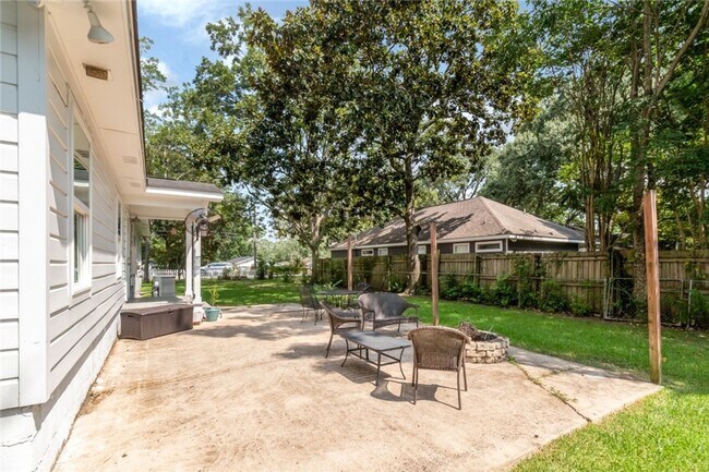 Building Photo - Special Home in Pinehurst