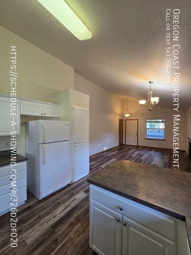 Building Photo - 135 S Quadrant St