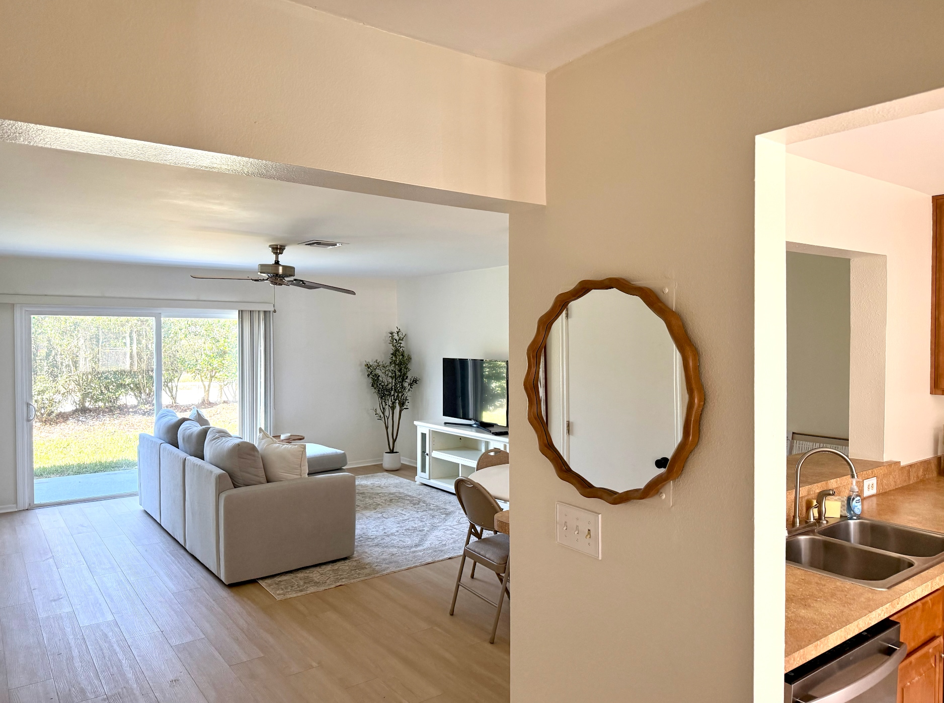 Entryway - 924 Tillery Way