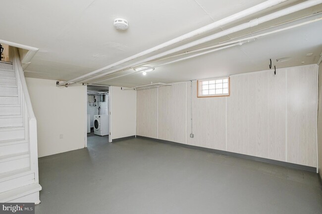Building Photo - 317 Arden Rd W