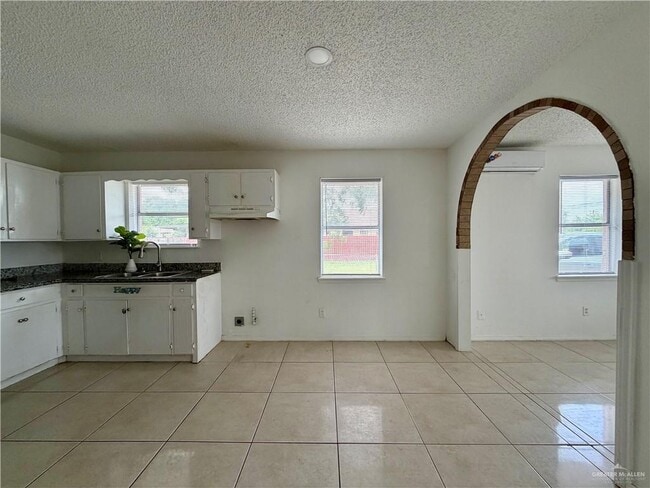 Building Photo - 25 S Raul Longoria Rd