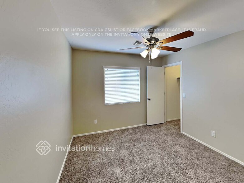 Building Photo - 22858 W Solano Dr