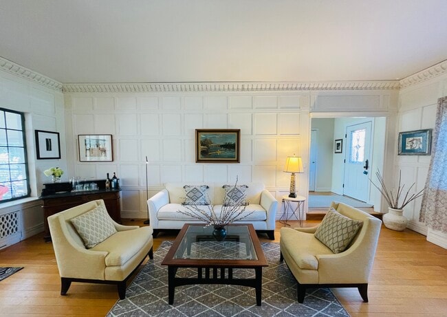 Building Photo - 805 2nd St N