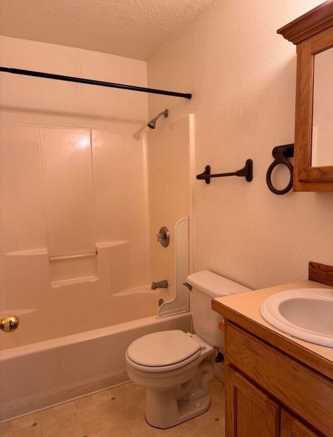 Building Photo - 655 Arthur Ave