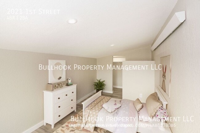 Building Photo - 2021 1st St