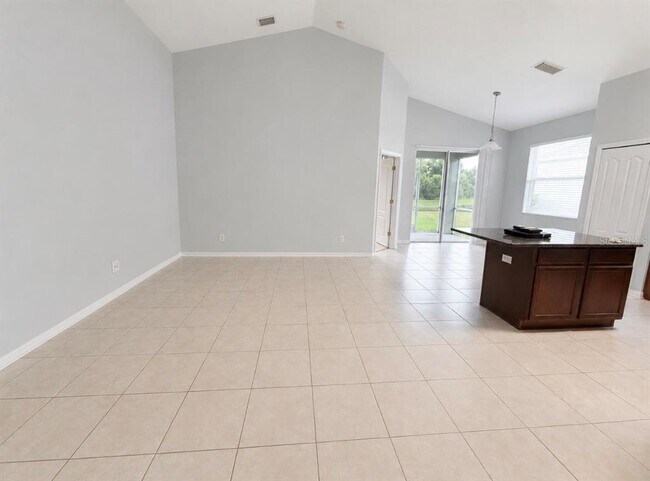 Building Photo - 9630 Baton Rouge Ln