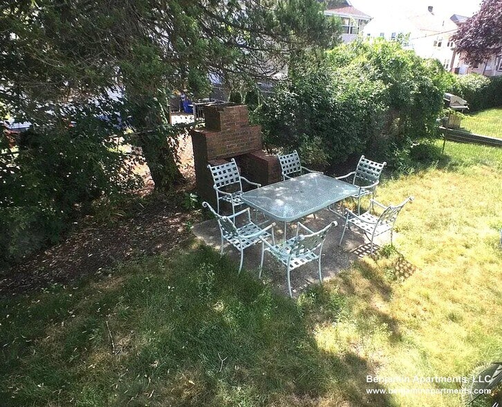 Building Photo - 79-81-81 Cresthill Rd