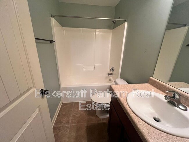 Building Photo - 15 Churchhill Dr