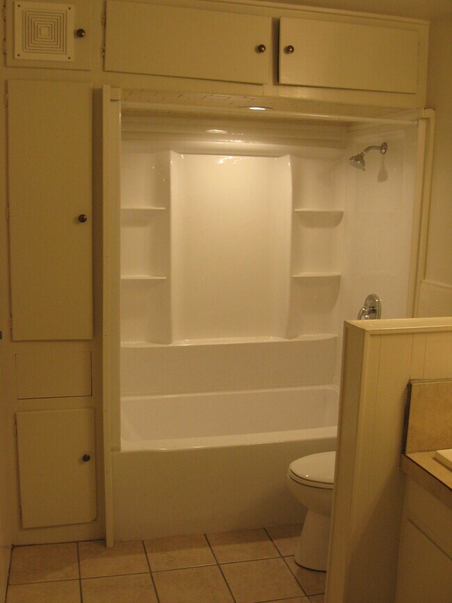 Building Photo - 1213 Park St